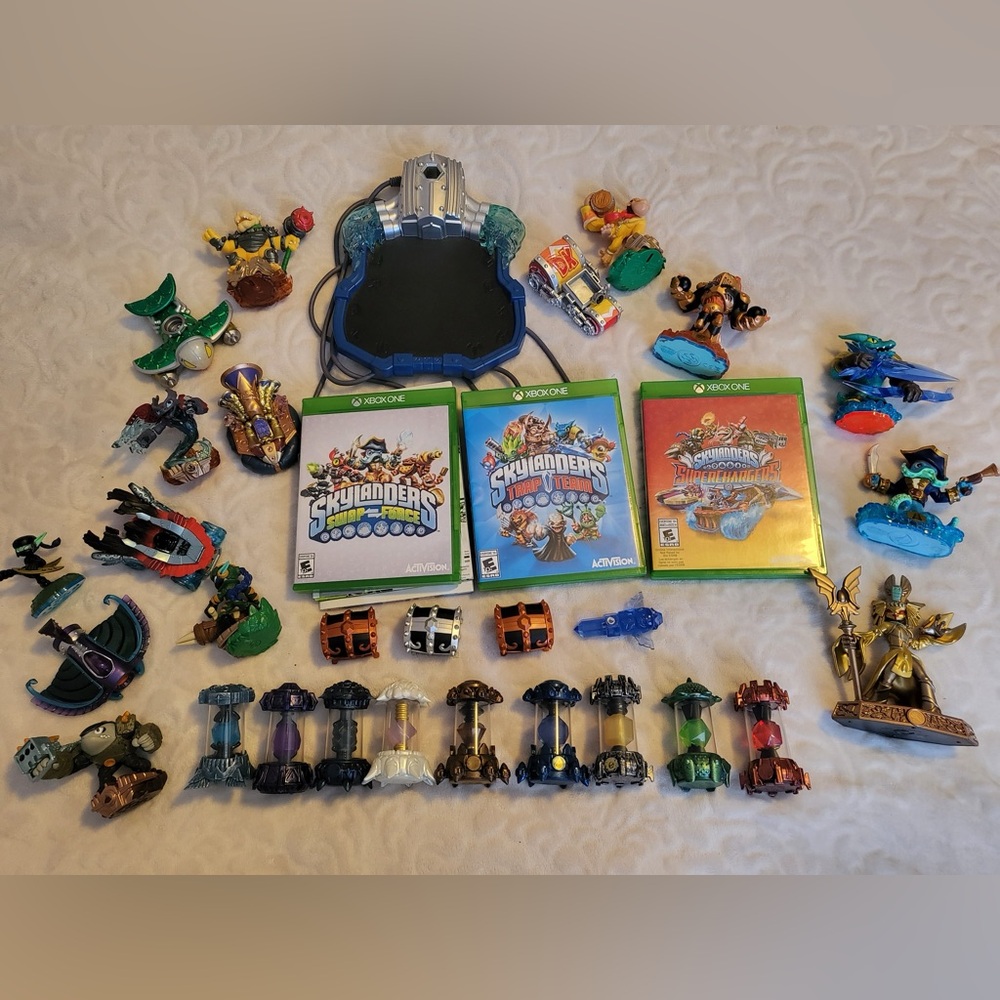 Skylander various pack starter Set with Blue Portal and Assorted Figures
